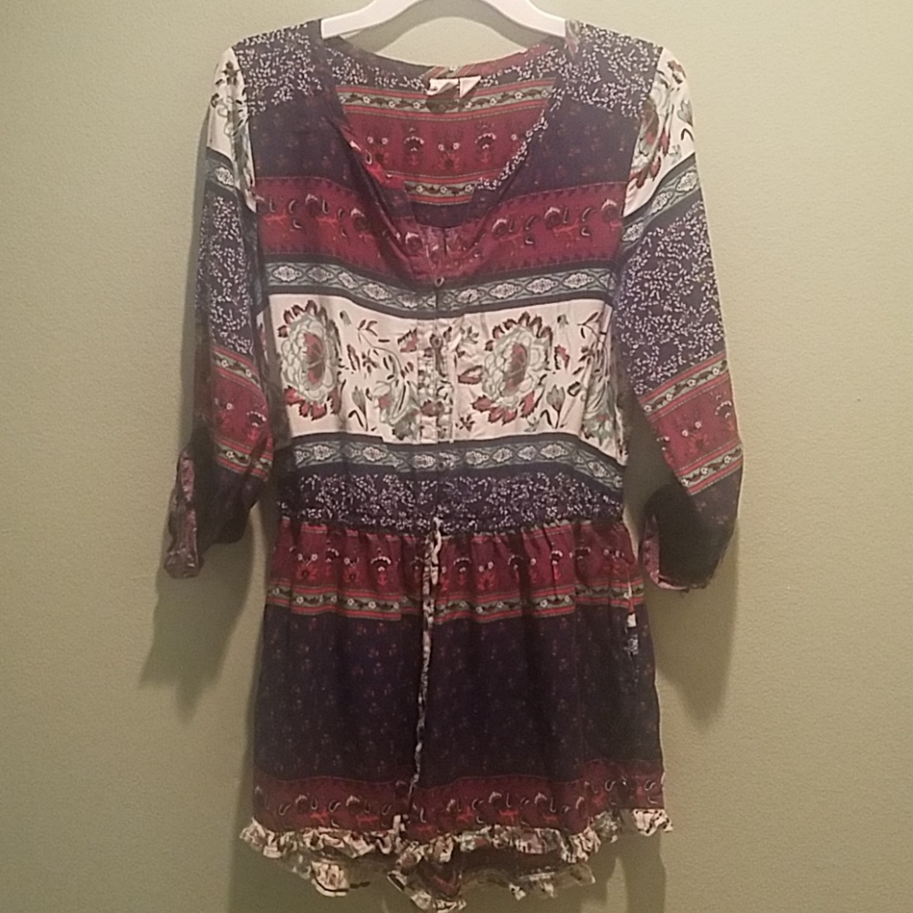 Roxy patterned romper with pockets!